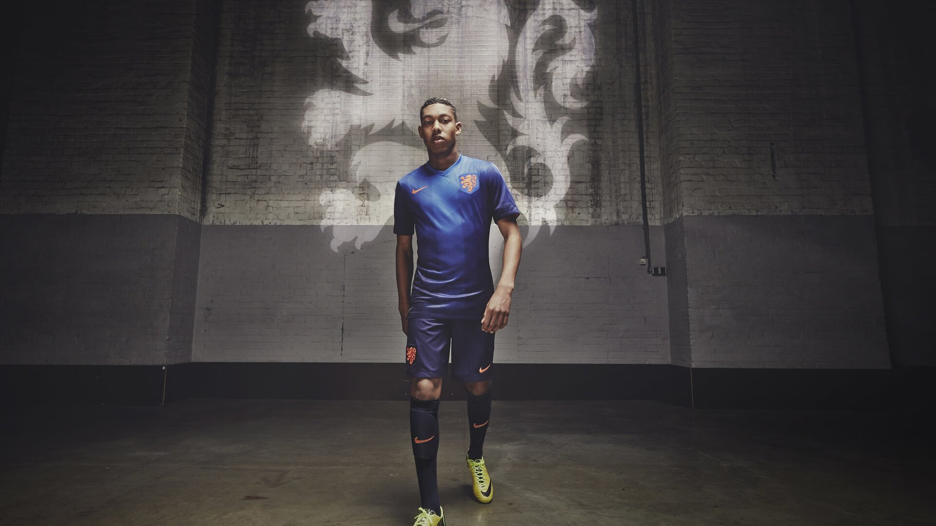 中国足球产业链升级带动相关行业快速发展，中国足球产业白皮书